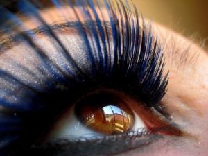Makeup How To: Applying False Eye Lashes