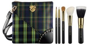 MAC – A Lady & Her Tricks Buff & Line Brush Collection