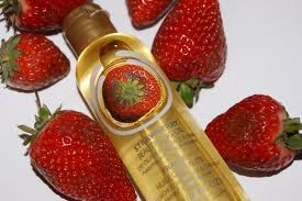 The Body Shop – Strawberry Beautifying Oil